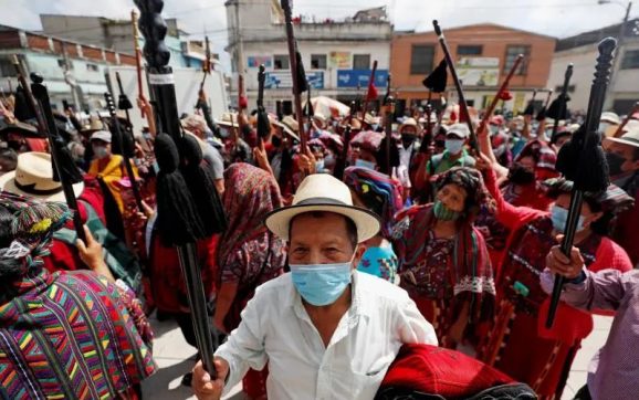 Líderes indígenas marchan pidiendo fin al estado de sitio