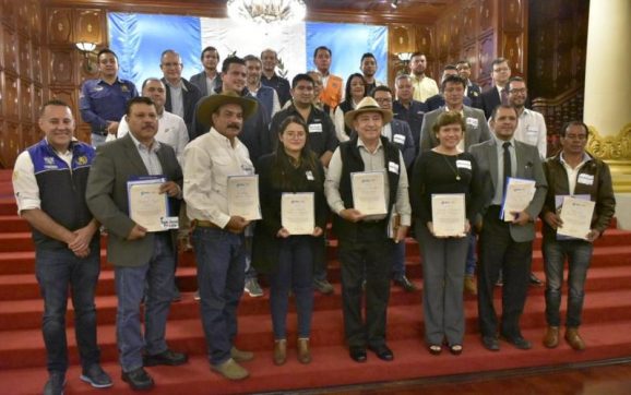 Funcionarios del Órgano Ejecutivo se reúne con alcaldes de 17 departamentos