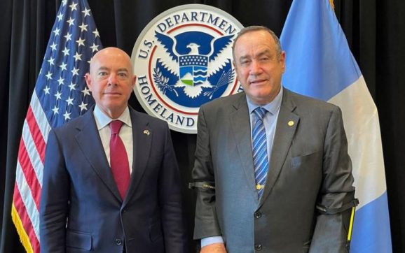 Presidente Giammattei se reunió con secretario del Departamento de Seguridad Nacional de los Estados Unidos, Alejandro Mayorkas