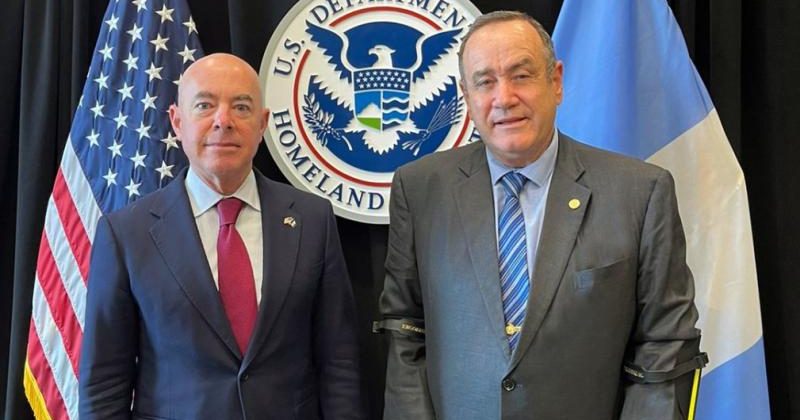 Presidente Giammattei se reunió con secretario del Departamento de Seguridad Nacional de los Estados Unidos, Alejandro Mayorkas