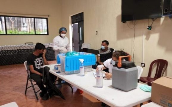 Ministerio de Salud Pública brinda atención a personas en albergues