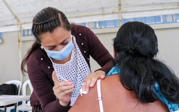 El 57% de guatemaltecos cuenta con la primera dosis de vacunación contra el COVID-19