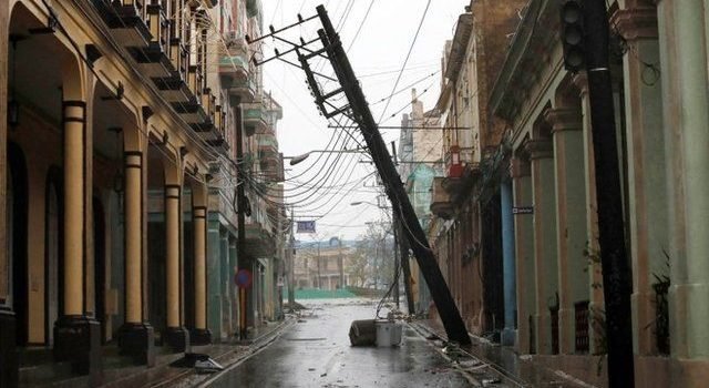Cuba se queda sin electricidad por una avería por el paso del huracán Ian