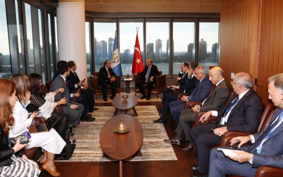 Presidente Alejandro Giammattei realizó reuniones bilaterales con sus homólogos de  Paraguay y de Turquía