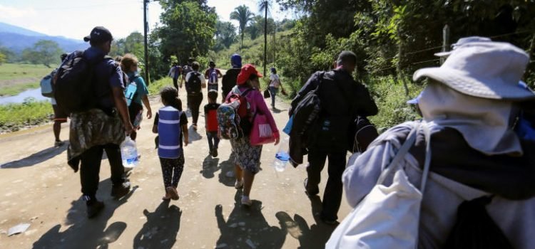 Devuelven a Honduras caravana de 600 migrantes, la mayoría venezolanos