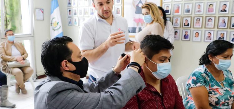 186 guatemaltecos superan problemas auditivos gracias a la activación del implante coclear