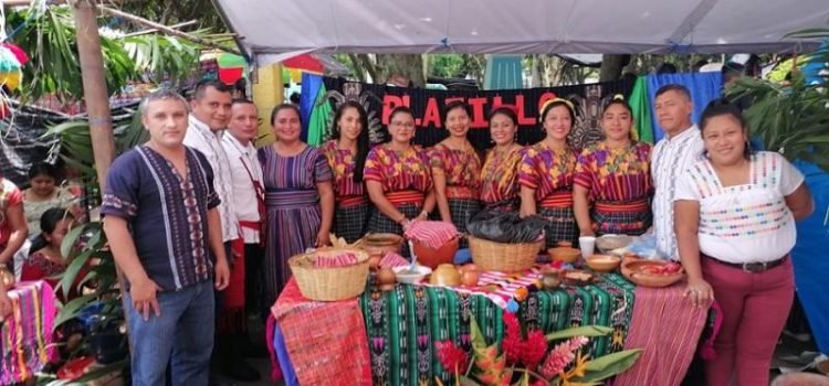 MINECO apoya a empresarios del sector artesanal en Samayac, Suchitepéquez