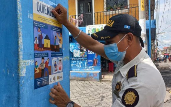 Policía Nacional Civil busca prevenir violencia sexual en programa radiofónico