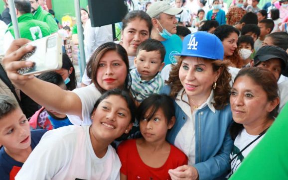 Sandra Torres festeja el día del niño en diferentes sectores de Guatemala