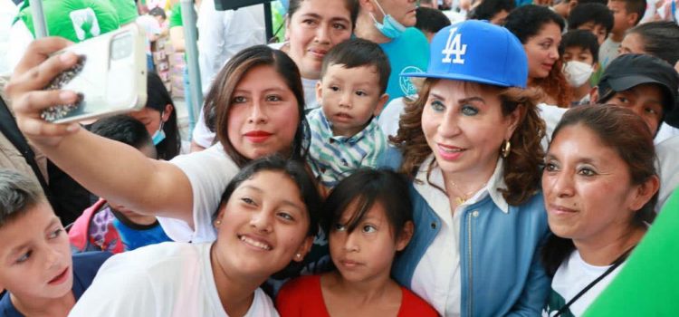 Sandra Torres festeja el día del niño en diferentes sectores de Guatemala