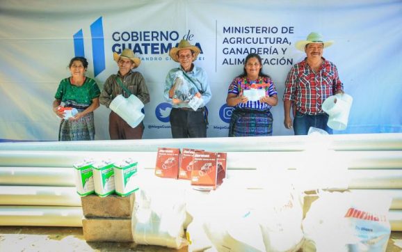 Ministerio de Agricultura entrega materiales para restaurar sistemas artesanales de riego