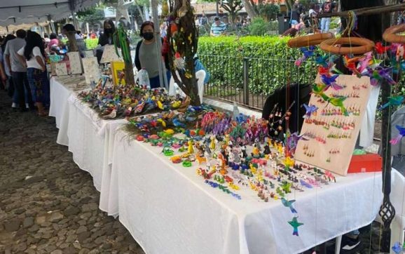 Promueven la empreserialidad con feria de mujeres en Antigua Guatemala