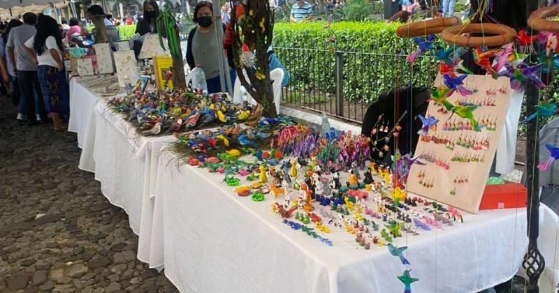 Promueven la empreserialidad con feria de mujeres en Antigua Guatemala