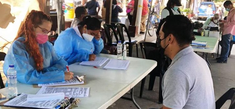 Benefician a 1,500 personas con atención integral en salud a través de proyecto Dr. Móvil en el Barrio