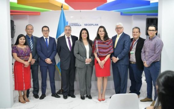 Anuncian oportunidades de estudio en feria virtual