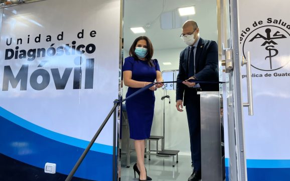 Entregan unidades móviles para acercar servicios de salud a los guatemaltecos