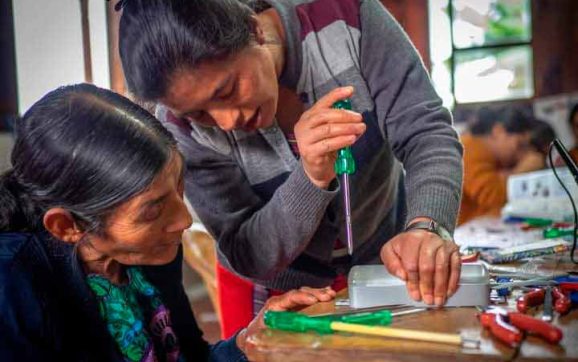 Mujeres indígenas se gradúan de ingenieras solares