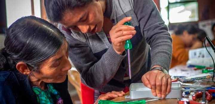 Mujeres indígenas se gradúan de ingenieras solares