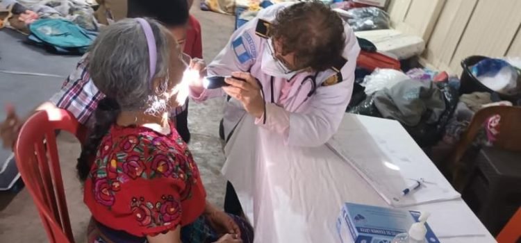 Salud policial realiza jornada médica en el asentamiento Los Eucaliptos zona 21