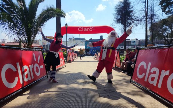 Claro Guatemala celebra la navidad con los vecinos de Xela