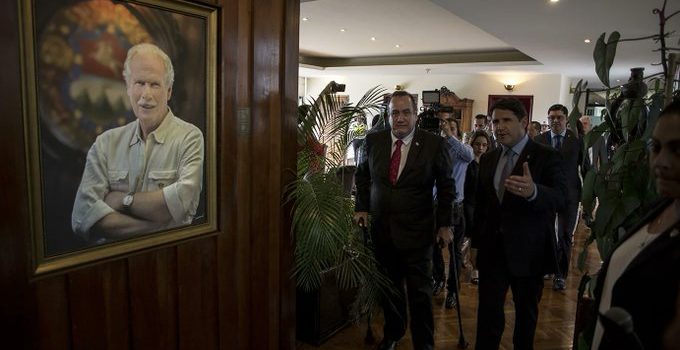 Ricardo Quiñónez en crisis: Conflictos y pérdida de apoyo en su administración