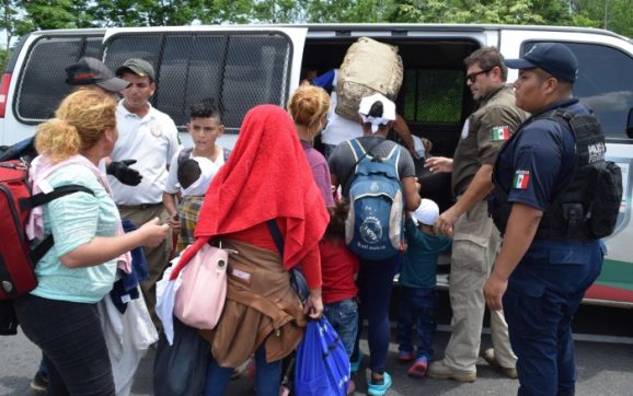 Interceptan 130 migrantes guatemaltecos en México