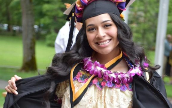 La joven guatemalteca que utilizó su indumentaria típica para graduarse en EE.UU.