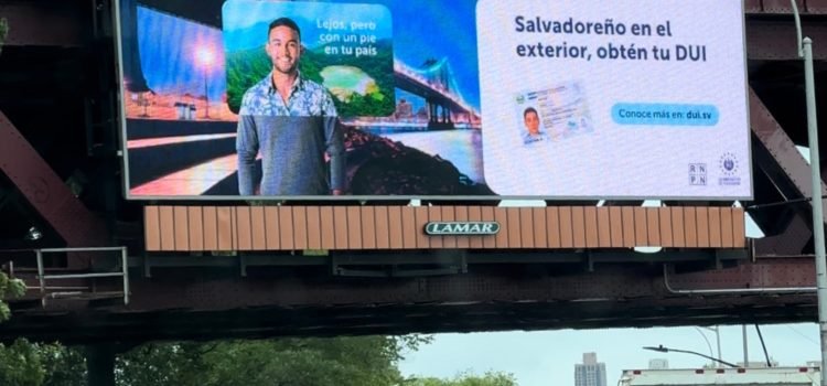 Salvadoreños ya pueden tramitar su DUI en el exterior