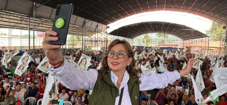 Quedan 24 días para la elección: Sandra Torres resurge