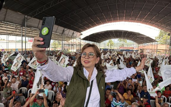Sandra Torres presentó “La Bolsa de la Esperanza” para beneficiar a los guatemaltecos
