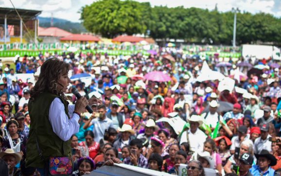 Vivienda digna y empleo, uno de los compromisos de Sandra Torres