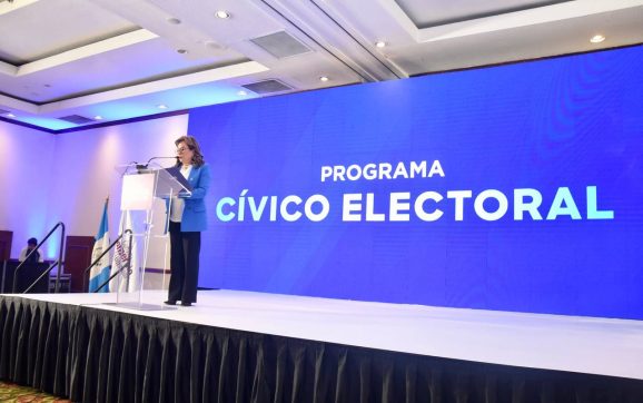 Sandra Torres presenta su plan de gobierno ante representantes de la Cámara de Comercio