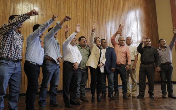 Sandra Torres consolida apoyo de alcaldes del país