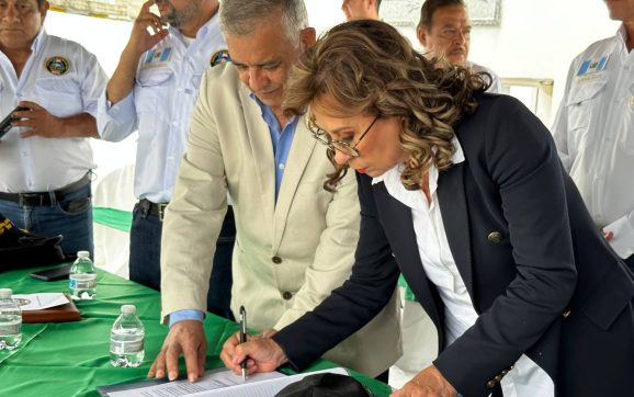 Veteranos militares respaldan a la candidata presidencial Sandra Torres
