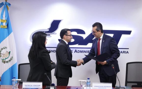 Werner Ovalle es juramentado como nuevo Superintendente de la SAT