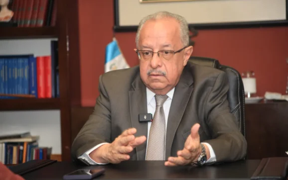 Cancillería confirma solo dos guatemaltecos detenidos en “Alligator Alcatraz”