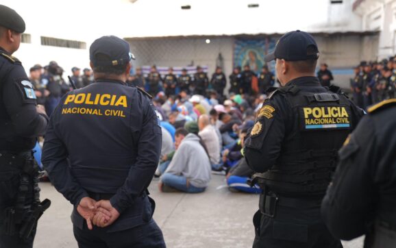 PNC efectúa requisa en la cárcel de Pavoncito