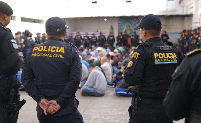PNC efectúa requisa en la cárcel de Pavoncito