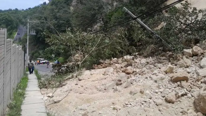 Derrumbe en Villa Nueva bloquea paso hacia Monte María