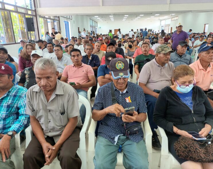 El Salvador otorga $1.2 millones en capital semilla a veteranos y excombatientes