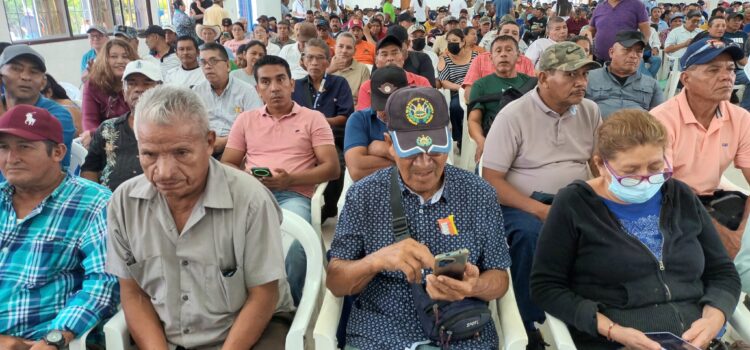 El Salvador otorga $1.2 millones en capital semilla a veteranos y excombatientes