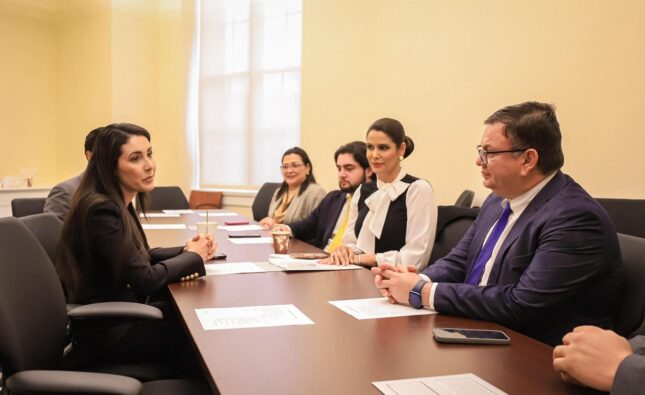 Legisladores salvadoreños de Nuevas Ideas se reúnen con miembros del Caucus El Salvador