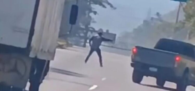 Así fue la intensa balacera que dejó un fallecido en la ruta al Pacífico (video)