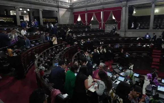 Acuerdo político entre bloques legislativos define presidencias de comisiones en el Congreso