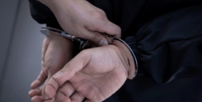 Sorprenden a presuntos saqueadores de vehículos en Antigua Guatemala