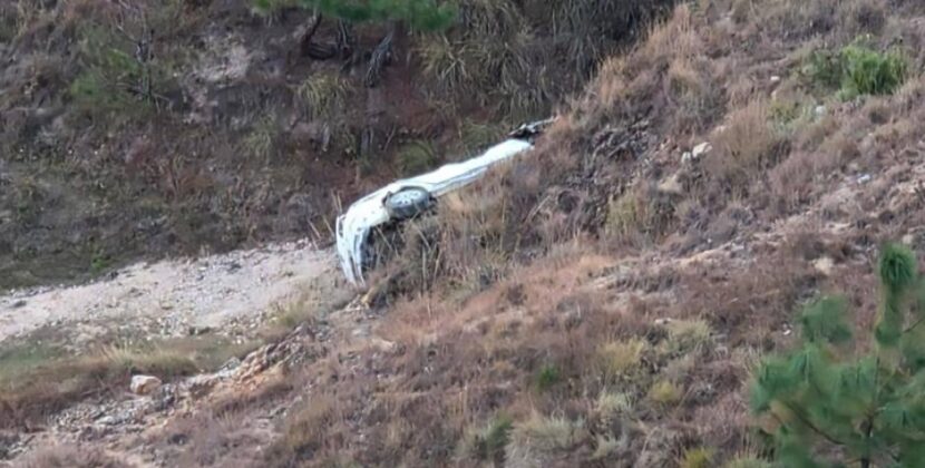 Hombre fallece luego que su vehículo cayera en un barranco