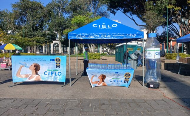 Grupo AJE respalda feria de salud renal que atendió gratuitamente a unas 900 personas en Guatemala