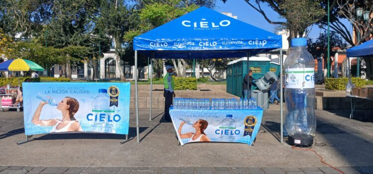 Grupo AJE respalda feria de salud renal que atendió gratuitamente a unas 900 personas en Guatemala