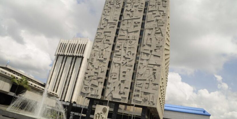 Junta Monetaria mantiene la tasa líder en 3.5% y elige la cautela