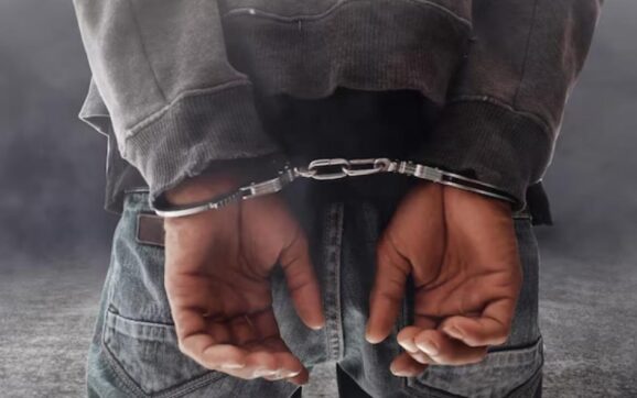 Capturan a hombre que intentó agredir con arma blanca a su progenitora